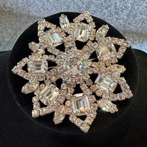 Vintage Signed Weiss Crystal Pin Brooch Floral